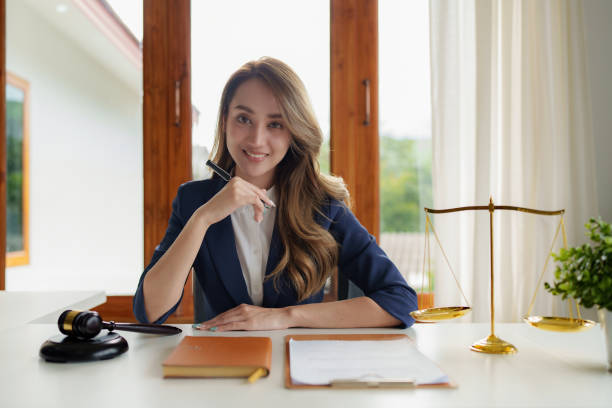What qualifications should I look for in a corporate tax lawyer in Luxembourg?