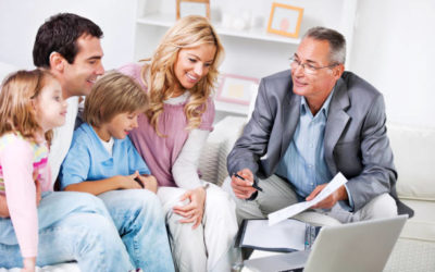 What are the qualifications required to become a tax lawyer in Luxembourg?